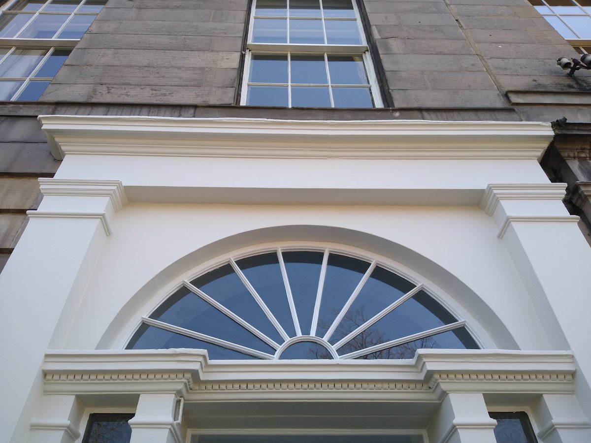SoulUndergrnd's tweet photo. Finished front door and surround. 
Done a proper job on this one..
Really pleased how it turned out.
All paint used was @FarrowandBall 
#Edinburgh #Georgian 
#MasterDecorator #prideinmywork https://t.co/Ziq5dDvyL6
