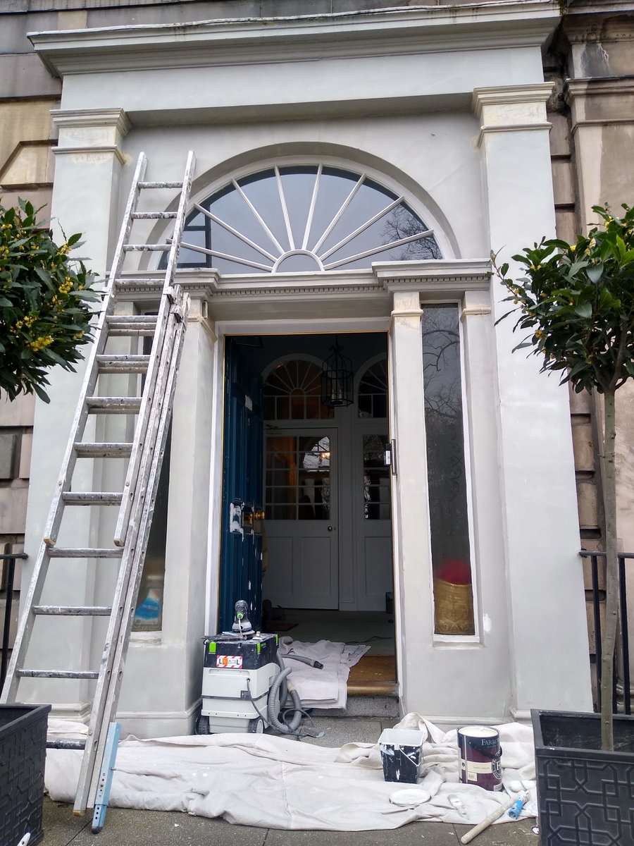 SoulUndergrnd's tweet photo. Finished front door and surround. 
Done a proper job on this one..
Really pleased how it turned out.
All paint used was @FarrowandBall 
#Edinburgh #Georgian 
#MasterDecorator #prideinmywork https://t.co/Ziq5dDvyL6