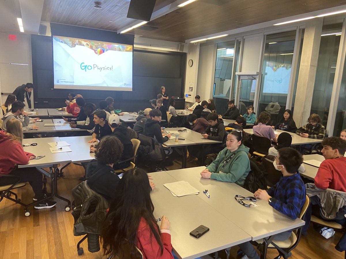 DaveFishPI's tweet photo. Roomed is packed! 40 student @Perimeter #GoPhysics learning about Gravity and Blackholes https://t.co/X6YxsiX5a6