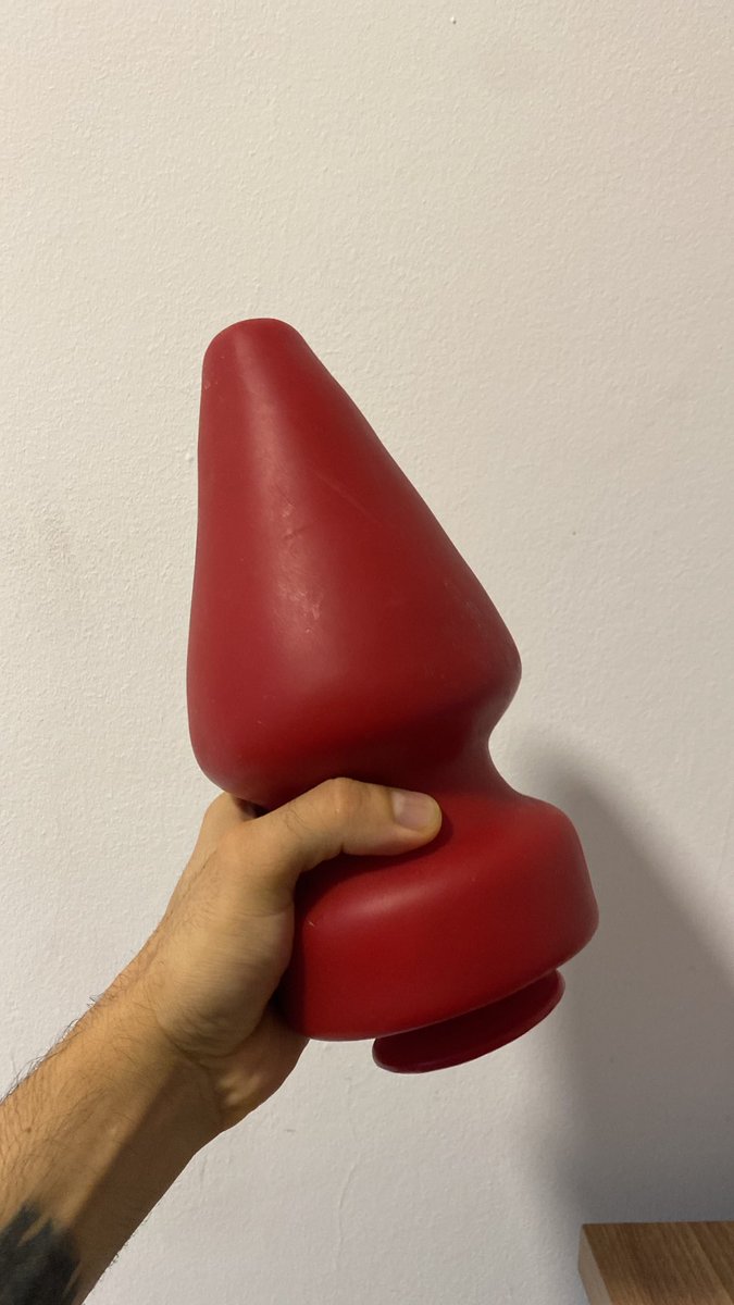 obarpzinho's tweet image. lembrei do dia que eu tava ficando com um menino inocente e ele pediu se isso era um abajur e eu fiquei com vergonha de explicar e disse que sim mas que tava queimado