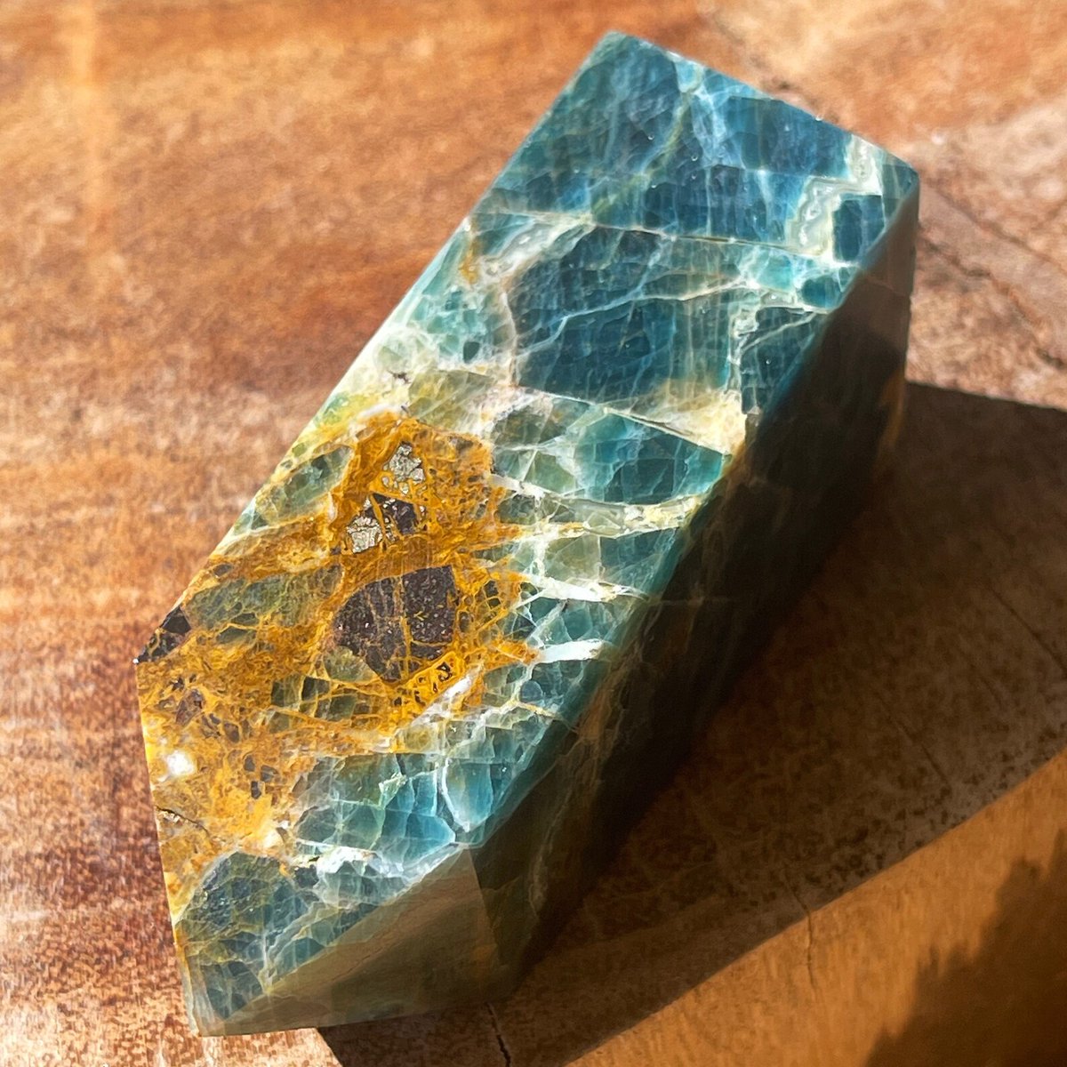 Boondockfinds's tweet photo. Blue  Apatite with sunstone Tower | Manifestation Stone | Apatite Point |  Crystal Tower | Crystal Gifts | Home Decor | AAA Grade Crystal’s https://t.co/M59FPPR7ls #WednesdayRocks #apatite #minerals #etsyseller #tower #lapidary #homedecor https://t.co/DBxU9DcRnE