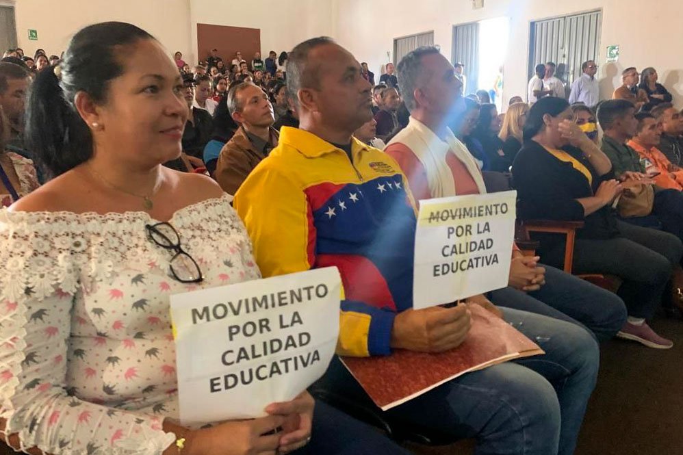 mineducacion_ve's tweet photo. (1/2) En Mérida, ¡instalamos el Centros de Desarrollo de la Calidad Educativa! 
 
Desde el Liceo Bolivariano “Libertador” nos organizamos para la Nueva Época.

#GestaIndependentista https://t.co/pSIcTBu5B3