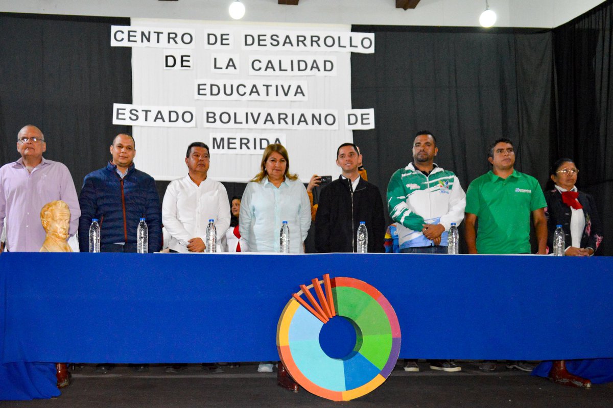 mineducacion_ve's tweet photo. (1/2) En Mérida, ¡instalamos el Centros de Desarrollo de la Calidad Educativa! 
 
Desde el Liceo Bolivariano “Libertador” nos organizamos para la Nueva Época.

#GestaIndependentista https://t.co/pSIcTBu5B3