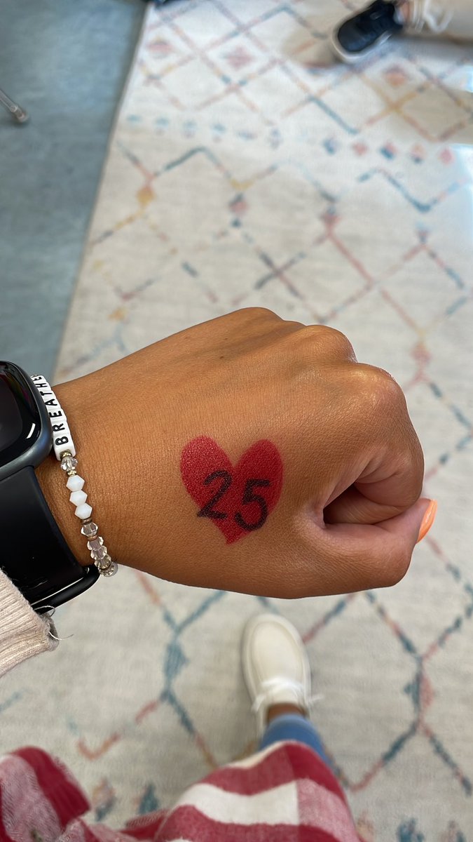 MsBarone1922's tweet photo. We love goal setting this time of year! Stay tuned for who hit their goals and is in the “25 Club”! Big things are happening today! #unstoppable #goalchasers #mathwarriors #fifthgrade #adreamisawishyourheartmakes #butagoalisadreamachieved https://t.co/noHVcx3RUm