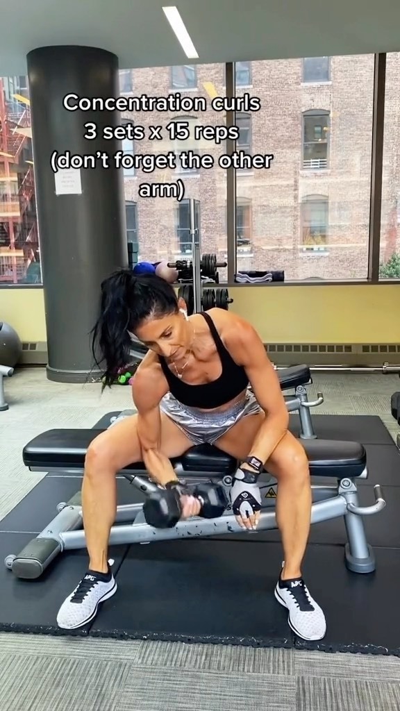 Pancakespushups's tweet photo. Come with me as I take you on an upper body workout that is going to shape your arms!

👉🏼Keep in mind that the only way to “tone” is to build muscle. 
That means we need to pick up the weights in order to build strength and size!

Save &amp; try! It’s a real… https://t.co/fcHr0PxWH5 https://t.co/vVDR17O2du