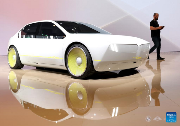 WangJialei4's tweet photo. La #ExpoAuto 2023 de #Shanghai ya está en marcha. Con más de 1,500 vehículos presentados por 1,000 empresas de 20 países y regiones, es uno de los eventos más grandes de la industria. La expo estará abierta hasta el 27 de abril. #AutoShanghai2023 #ExpoAuto #IndustriaAutomotriz https://t.co/5OJNttb4xE