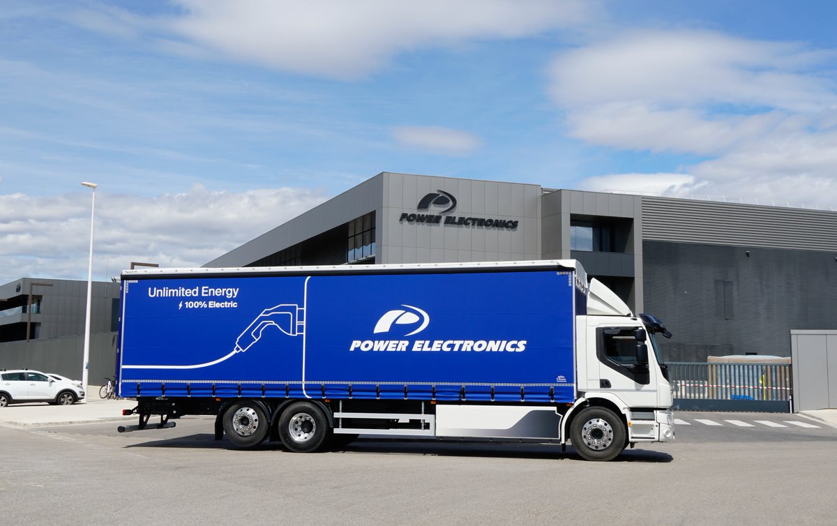 PE_EasyToDrive's tweet photo. 🚚 ¡Ya tenemos en el Campus PE el primer #camióneléctrico de nuestra flota de transporte de mercancías! Gracias al cual podremos realizar trayectos entre nuestras fábricas de una forma #sostenible con 0 emisiones y un impacto medioambiental positivo. https://t.co/gGEXM3Eoxm