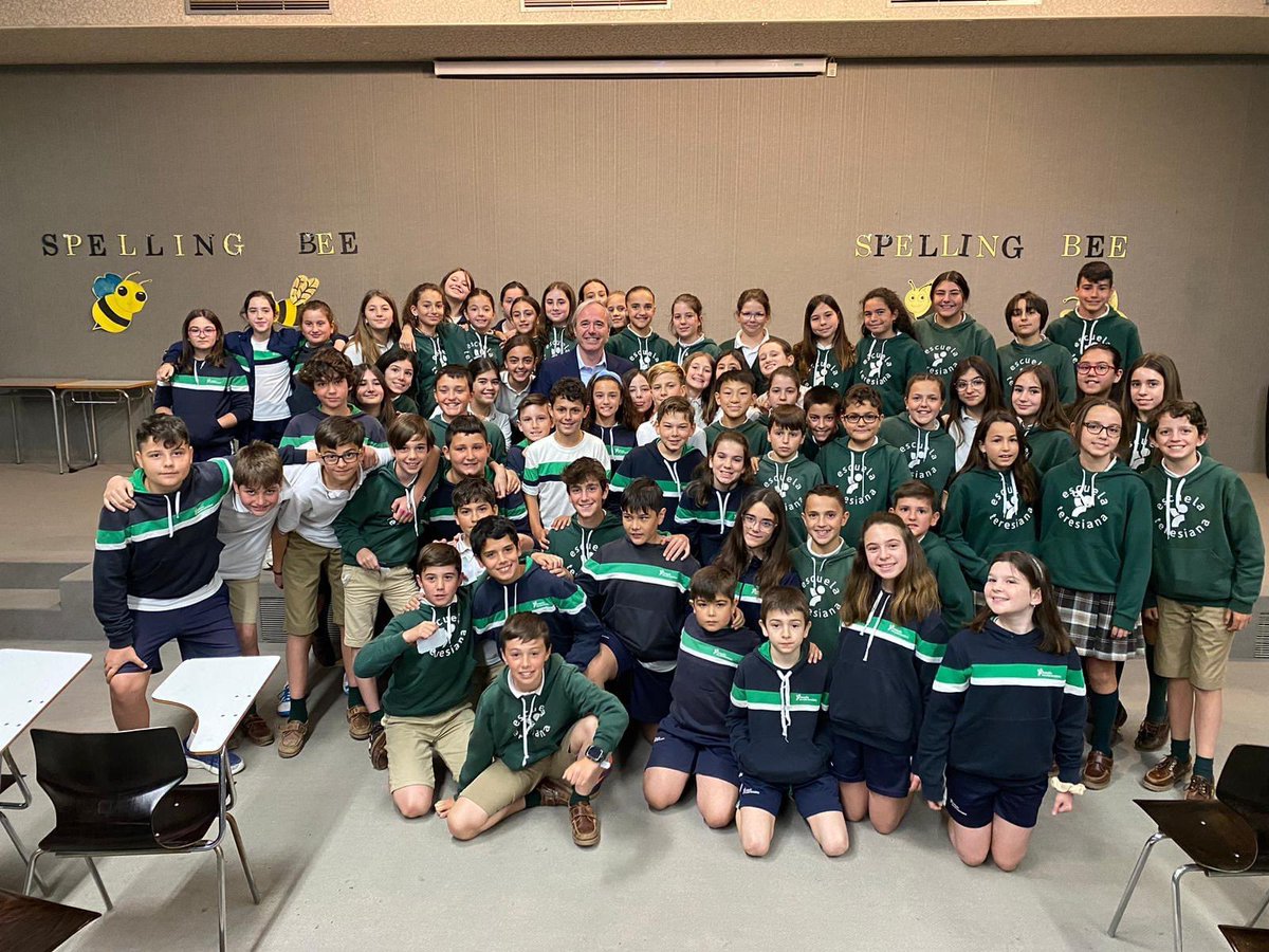 Nuestro alcalde <a href="/Jorge_Azcon/">Jorge Azcón</a> ha visitado hoy su antiguo colegio.

Muchas gracias por recordarnos de forma tan entrañable y por compartir tu tiempo con nosotros
<a href="/zaragoza_es/">AyuntamientoZaragoza</a> 

#UnaSumaBrillante #AlcaldeDeZaragoza #JorgeAzcón #SiempreAprendiendo