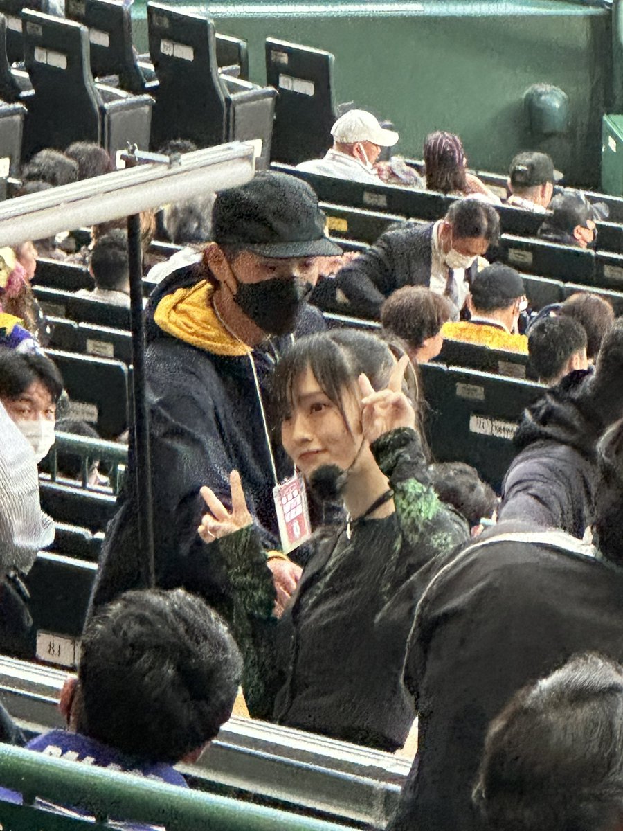 hKKTp1tLEzI8Ptl's tweet photo. 山本彩顔小さすぎ。
好きになりました。ミーハー🙄 https://t.co/jTutupz2p5