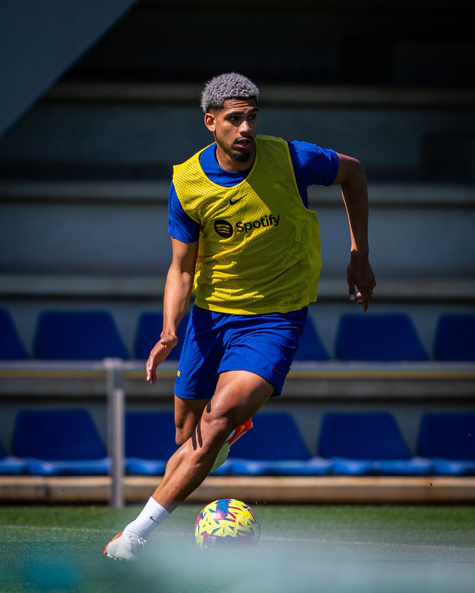 FCBarcelona's tweet photo. 𝐑𝐀 🧱 https://t.co/cc8tOrJn27