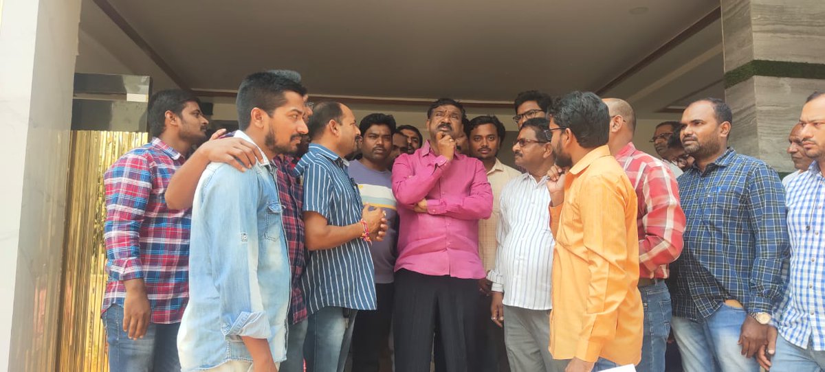 PanthatiMurali's tweet photo. Jr Panchayat Secretaries of HNK and WGL has given Representation to Sri @ArooriRamesh MLA, Wardhannapet constituency and Sri T Rajaiah garu St. Ghanpur Constituency to consider regularisation of JPS at the earliest. @DayakarRao2019 @KTRBRS @RSPraveenSwaero @TheNaveena @BRSHarish https://t.co/oDnYDvsU7L