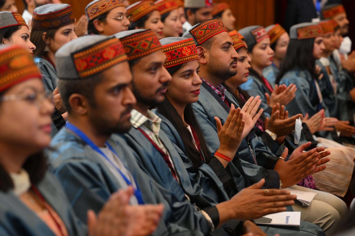 rashtrapatibhvn's tweet photo. President Droupadi Murmu addressed the convocation of Himachal Pradesh University in Shimla. The President said that it is the duty of Himachal Pradesh University to promote research and innovation keeping in mind the ecological challenges of the region. https://t.co/IOHvAhh02K https://t.co/sKWIY35fll