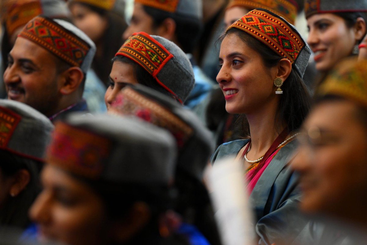rashtrapatibhvn's tweet photo. President Droupadi Murmu addressed the convocation of Himachal Pradesh University in Shimla. The President said that it is the duty of Himachal Pradesh University to promote research and innovation keeping in mind the ecological challenges of the region. https://t.co/IOHvAhh02K https://t.co/sKWIY35fll