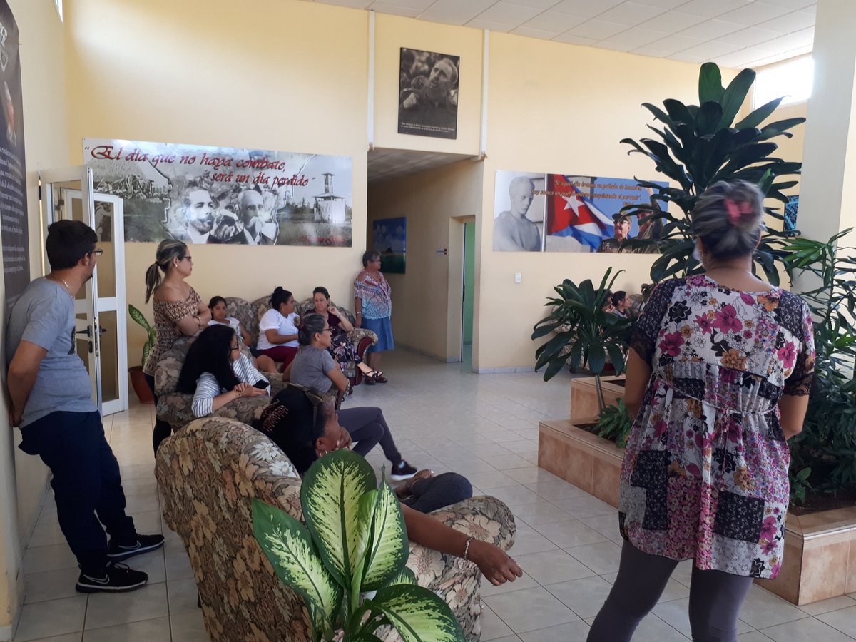 El pueblo de #CiegodeAvila #Cuba sigue con atención la <a href="/AsambleaCuba/">Asamblea Nacional Cuba</a> 
#AsambleaDelPueblo
#AbrilDeVictorias  #GironDeVictorias 
<a href="/RadioRelojCuba/">Radio Reloj, Cuba</a> <a href="/MinutosdeCuba/">Aydenis Ortega Che</a> <a href="/AlinaSnchez/">AlinaSánchez</a> <a href="/RosaliFerrer/">Rosali Ferrer</a> <a href="/IzquierdoAlons1/">Livan Izquierdo Alonso</a> <a href="/RPolancoF/">Rogelio Polanco Fuentes</a>  <a href="/YaquedeCuba/">Yaquelin</a> <a href="/EVilluendasC/">Enrique Villuendas</a>