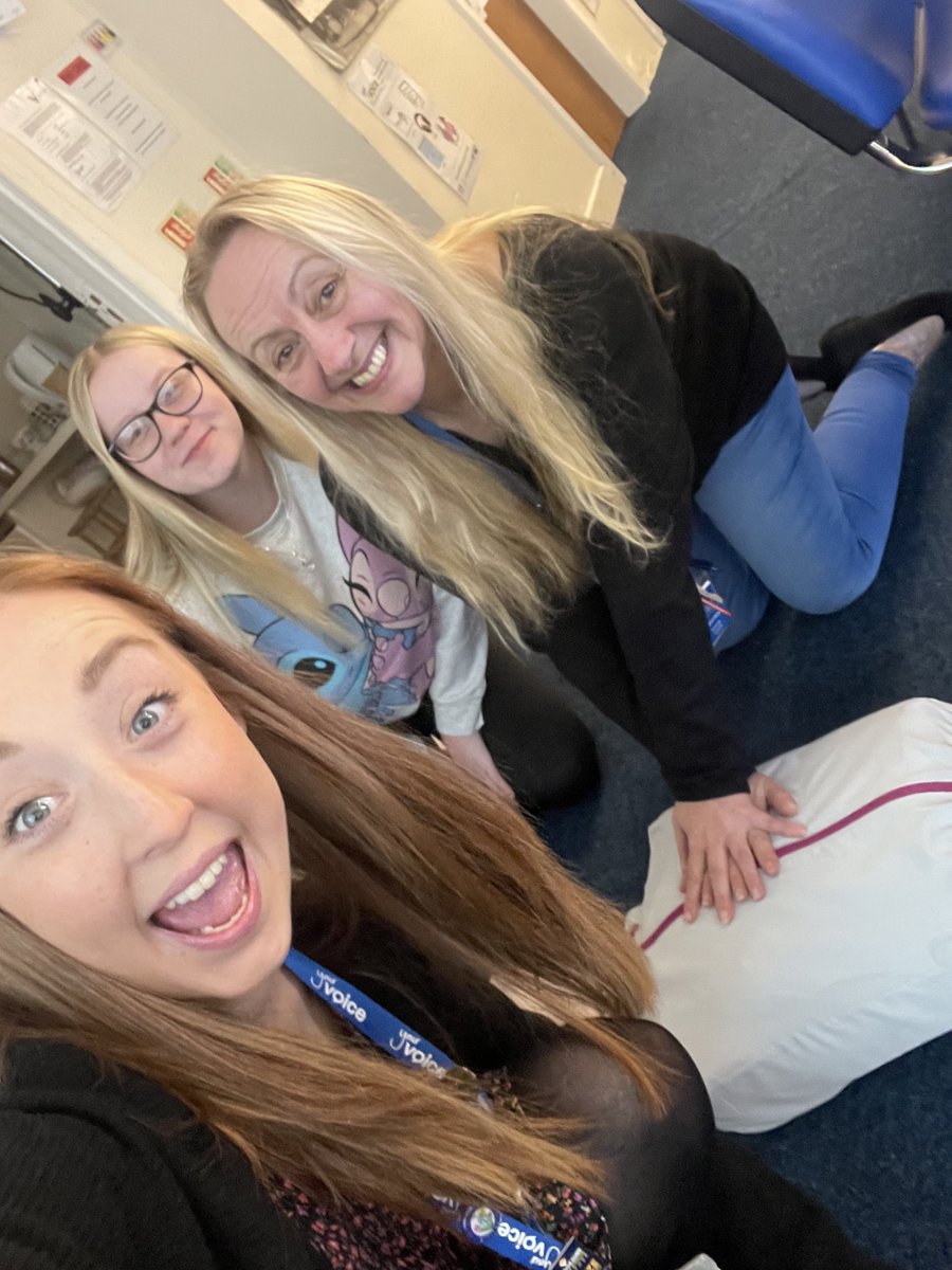 The team had a blast in our CPR and Defibrillator Training today!⚕️🩺

Thanks so much to the Fire Service for teaching us how to save lives and think about safety! 👨‍🚒👩‍🚒

#CPR #defibrillator #health #safety #recovery #care <a href="/fire_scot/">Scottish Fire and Rescue Service</a> <a href="/Pt_Glasgow_Fire/">Port Glasgow Fire Station</a>