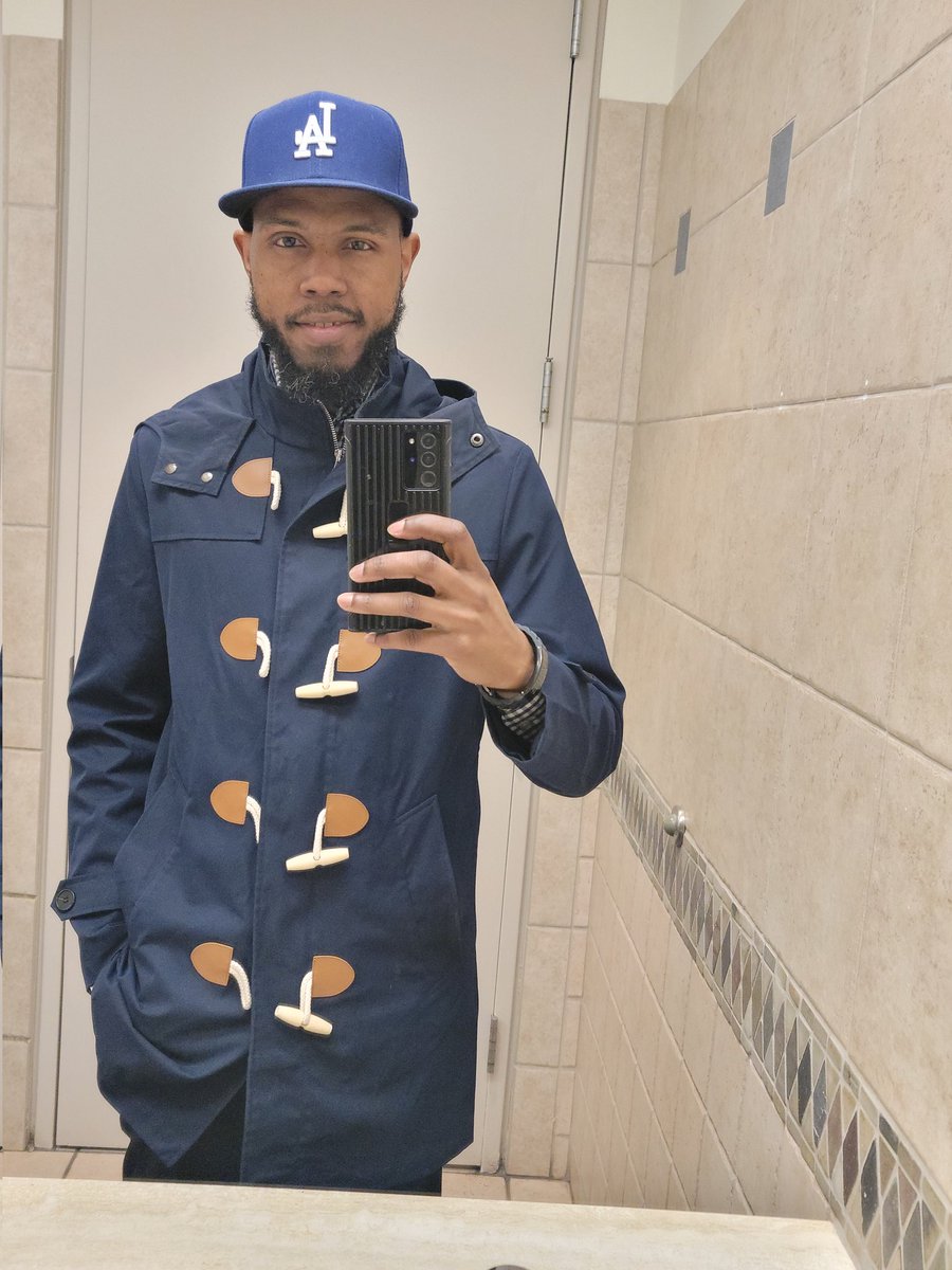 itsPappadopolis's tweet photo. Might be the last day I'll be able to wear one of my favorite fall/early spring jackets 💯

Shout out to @S_Gents 

I'm coming for one of those varsity jackets next 👍 https://t.co/9ysJ1IK80A
