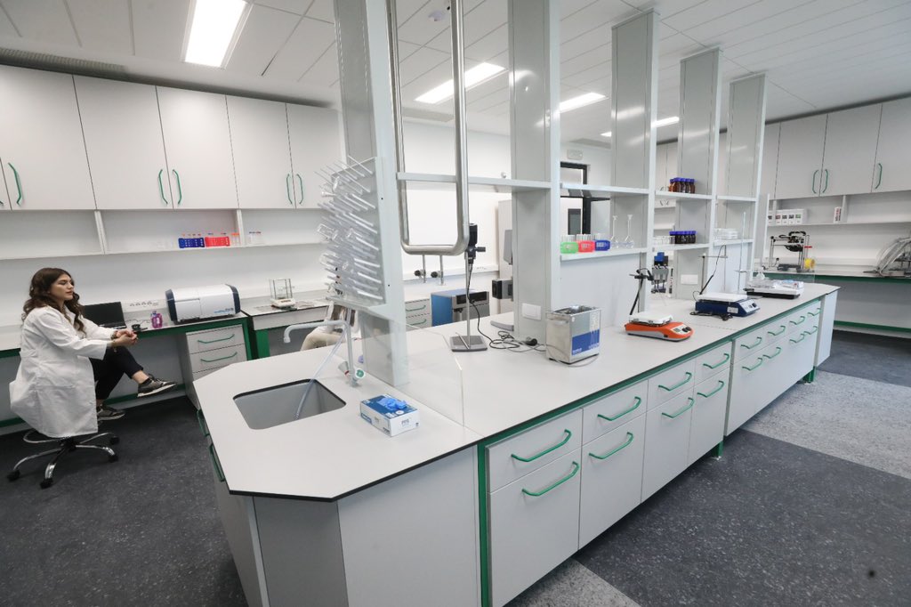 SerbianPM's tweet photo. Са великим задовољством данас на отварању нове зграде Института @BioSenseRS , заједно са ЕУ комесарком @GabrielMariya .
Институт је у оквиру програма #horizont2020 са пројектом #Antares , освојио 1. место и постао једини центар изврсности у Европи ван територије ЕУ. https://t.co/Z17JgrkVUq