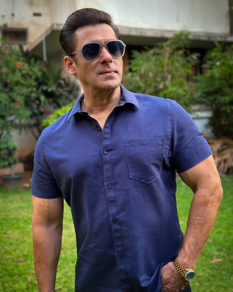 BeingSalmanKhan's tweet photo. #TereBina is one of my favourite songs from KBKJ, straight to the heart , Dil ko choota hai yeh gaana. Releasing at 7.30pm today. Hope u like it …

@hegdepooja @VenkyMama @farhad_samji @SajidMusicKhan @IamJagguBhai @bhumikachawlat @boxervijender #AbhimanyuSingh https://t.co/I5P6jixLTH