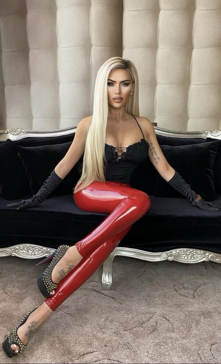 TightShinyLatex's tweet photo. Captivating🔥 https://t.co/tQg11AHKpx