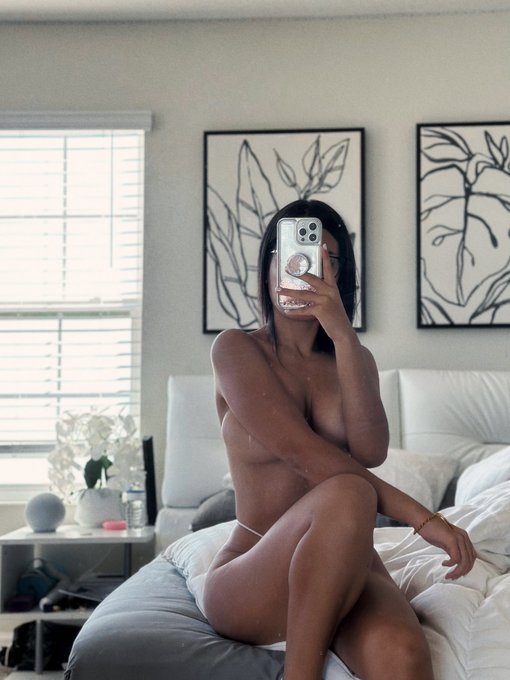 Buenos d&iacute;as papi 💋 https://t.co/ho0hUSZeqv