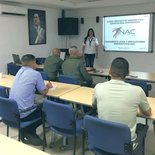 inac_ve's tweet photo. Con el propósito de elevar el nivel de profesionalismo del personal aeronáutico del país, el  @IuacVenezuela realiza instrucción en la especialidad de Aeródromo dirigido a los participantes del Curso de Inspector Aeronáutico N°25 en su fase especializada.

#GestaIndependentista https://t.co/4AHQhqzEsp