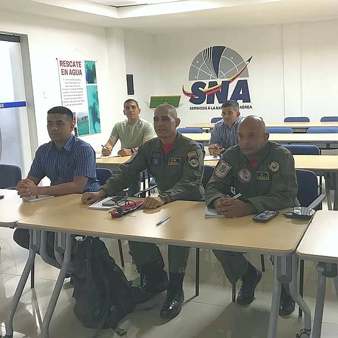 inac_ve's tweet photo. Con el propósito de elevar el nivel de profesionalismo del personal aeronáutico del país, el  @IuacVenezuela realiza instrucción en la especialidad de Aeródromo dirigido a los participantes del Curso de Inspector Aeronáutico N°25 en su fase especializada.

#GestaIndependentista https://t.co/4AHQhqzEsp