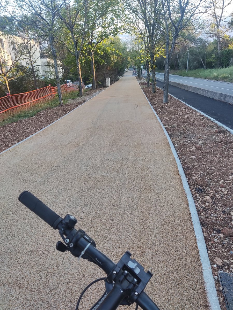 stanislas1337's tweet photo. Encore une nouvelle piste cyclable autour de Sophia Antipolis ! https://t.co/kkSyfHmNkR