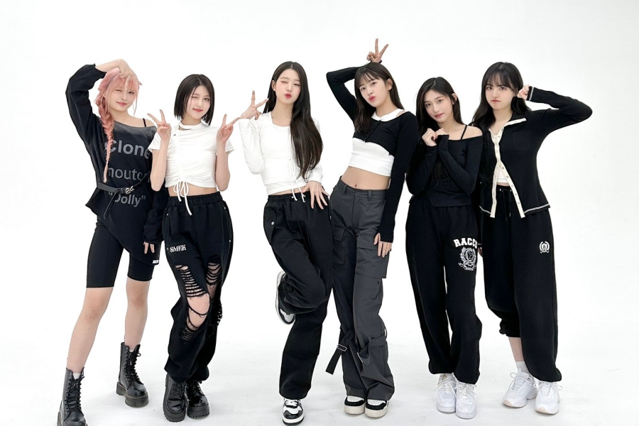 soompi's tweet photo. WATCH: #IVE Takes #IAM2ndWin On "Show Champion"; Performances By #Kep1er, #ParkJiHoon, #LeeChaeYeon, And More
https://t.co/cfXFEWpKsc https://t.co/febTeOigtU