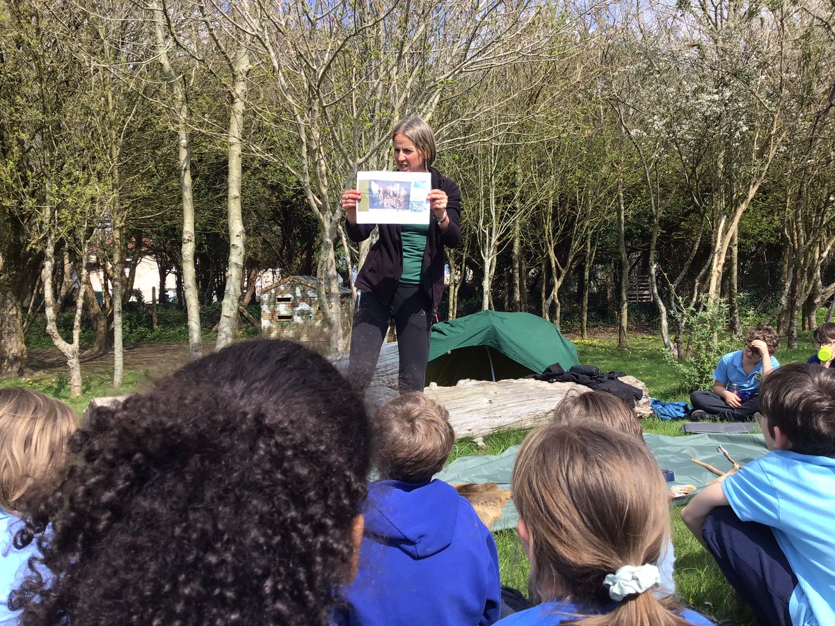 llanrhidianp's tweet photo. #LlanPryCop have been learning about their Gower ancestors today with  help from Helen from Gower Unearthed. What happened during the Stone Age and Iron Age?#LlanHum #LlanComm #LlanSci #LlanLit #LlanNum 👍🏼⏳⛏️⛏️🦴 https://t.co/7VeotsJCy5