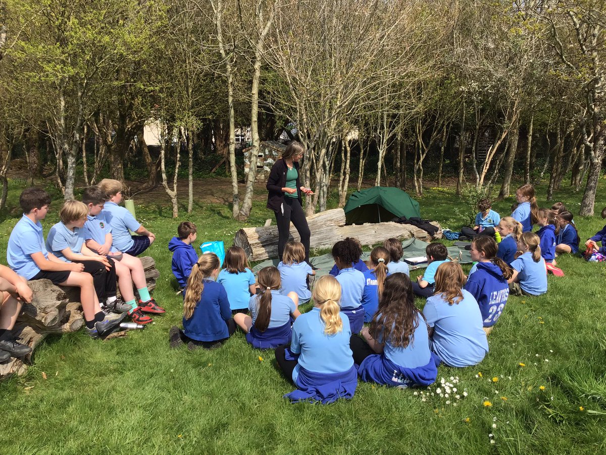 llanrhidianp's tweet photo. #LlanPryCop have been learning about their Gower ancestors today with  help from Helen from Gower Unearthed. What happened during the Stone Age and Iron Age?#LlanHum #LlanComm #LlanSci #LlanLit #LlanNum 👍🏼⏳⛏️⛏️🦴 https://t.co/7VeotsJCy5