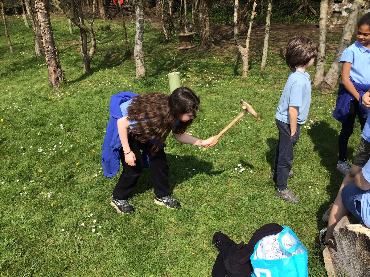 llanrhidianp's tweet photo. #LlanPryCop have been learning about their Gower ancestors today with  help from Helen from Gower Unearthed. What happened during the Stone Age and Iron Age?#LlanHum #LlanComm #LlanSci #LlanLit #LlanNum 👍🏼⏳⛏️⛏️🦴 https://t.co/7VeotsJCy5