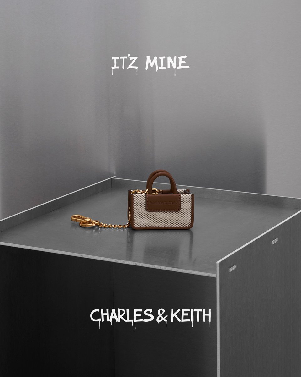 Charles_Keith's tweet photo. Irresistibly adorable, the Astra tote bag charm will inject a fun element into any outfit.

Shop the collection: https://t.co/3cKm6wwxza

#ITZMINE
#ITZYxCharlesKeith
#CharlesKeithSS23
#CharlesKeithOfficial https://t.co/uB9Gg4INnm