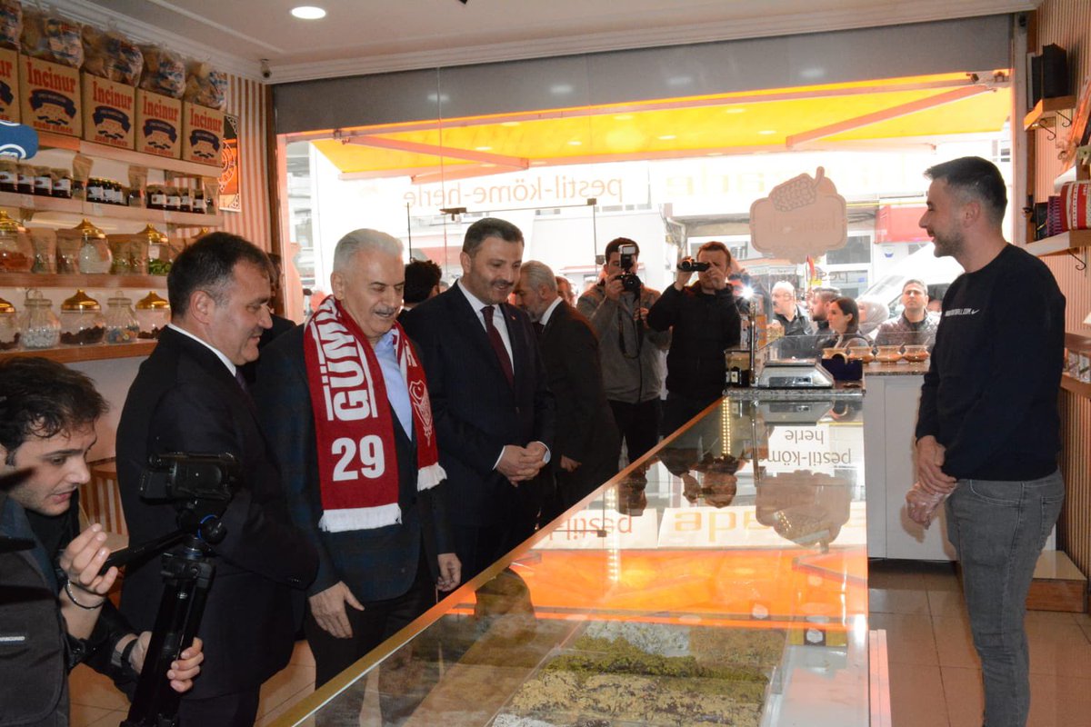celalettin_kose's tweet photo. 📌Genel Başkan Vekilimiz ile esnaflarımızı, hemşehrilerimizi ve Belediye Başkanlığımızı ziyaret ettik.
📌Genel Başkan Vekilimize ziyaretlerinden dolayı, hemşehrilerimize ise göstermiş oldukları büyük teveccühten ötürü teşekkür ederiz..🇹🇷🇹🇷
@RTErdogan 
@BY 
@erkankandemir https://t.co/9Wm1Zl7uJt