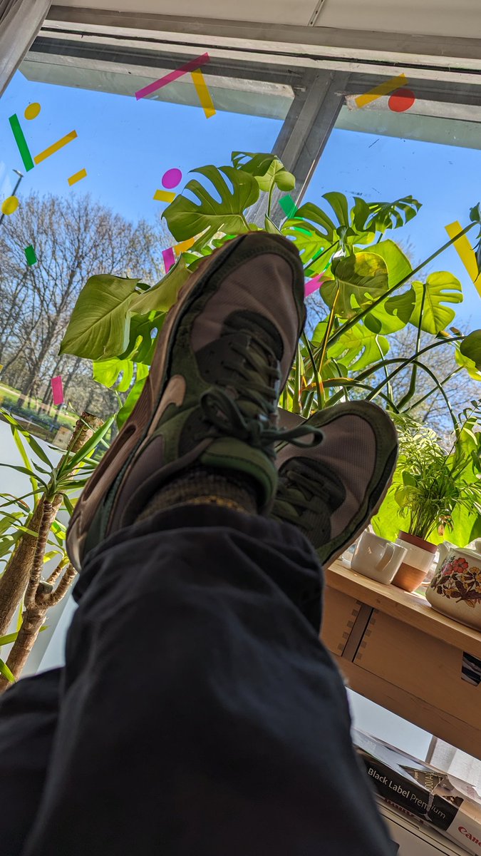 There are 'influencer designers' with 10000s of followers and ZERO clients.

Designers, don't feel the need to post loads if it's too much for your capacity 🏝️ 

I've had a big bunch of time off the socials and it's been great!

Look after your #mentalhealth. It looks after you