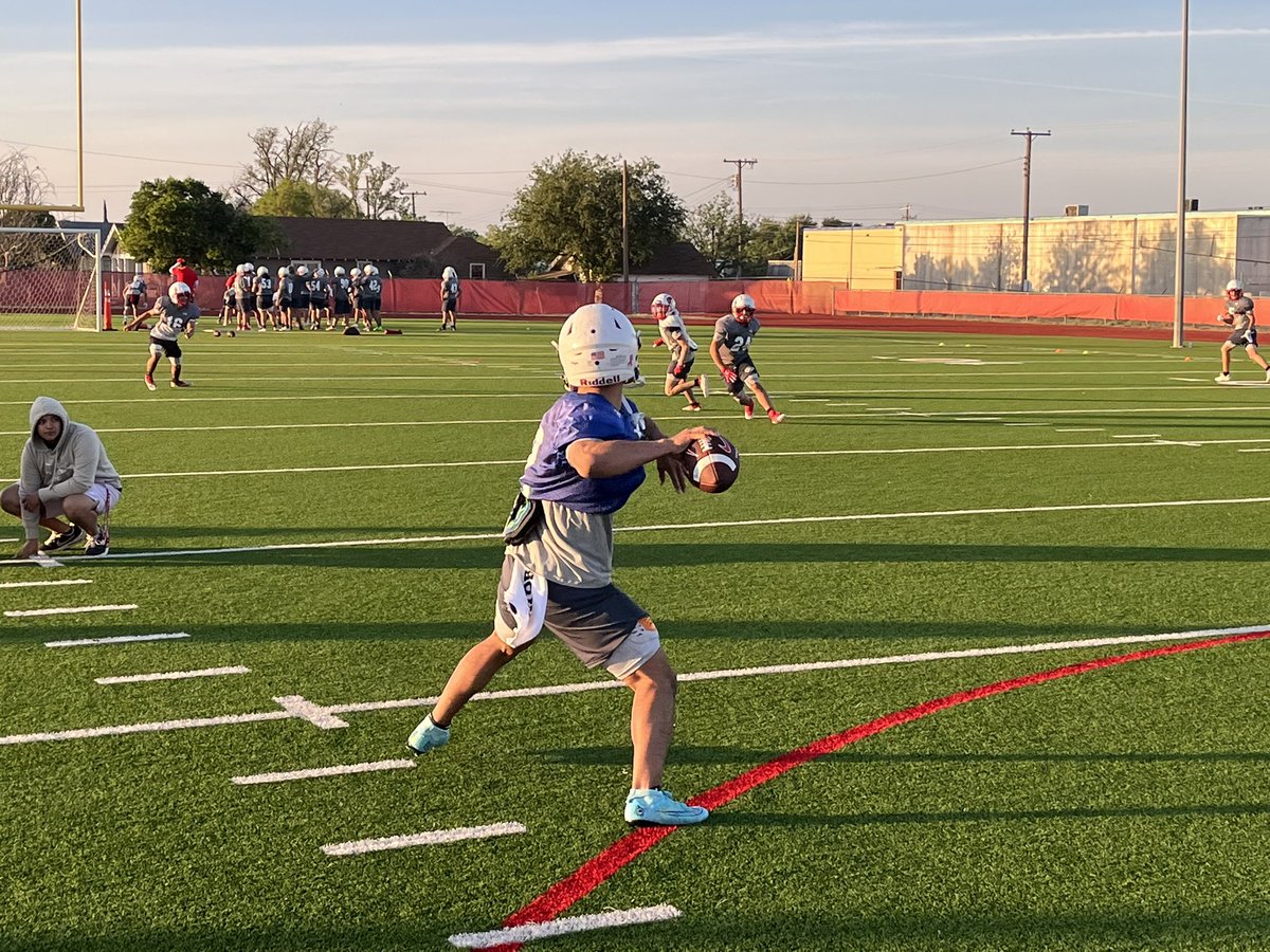 Jakob_BburgTV's tweet photo. Early morning with the Odessa High Bronchos!! A look at spring football with @OHSBronchoFB tonight on CBS7! 🏈 https://t.co/UBCOTBtnGc