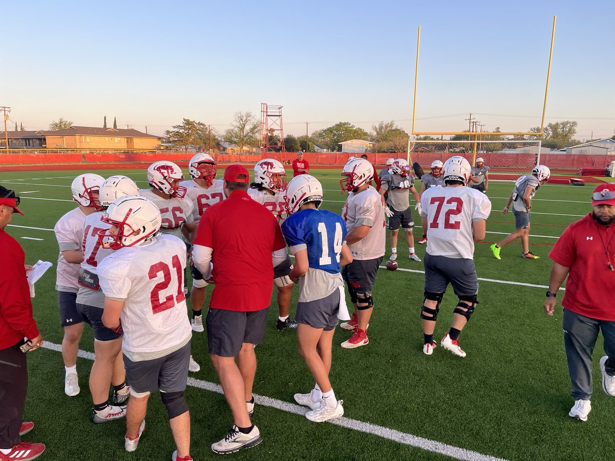 Jakob_BburgTV's tweet photo. Early morning with the Odessa High Bronchos!! A look at spring football with @OHSBronchoFB tonight on CBS7! 🏈 https://t.co/UBCOTBtnGc