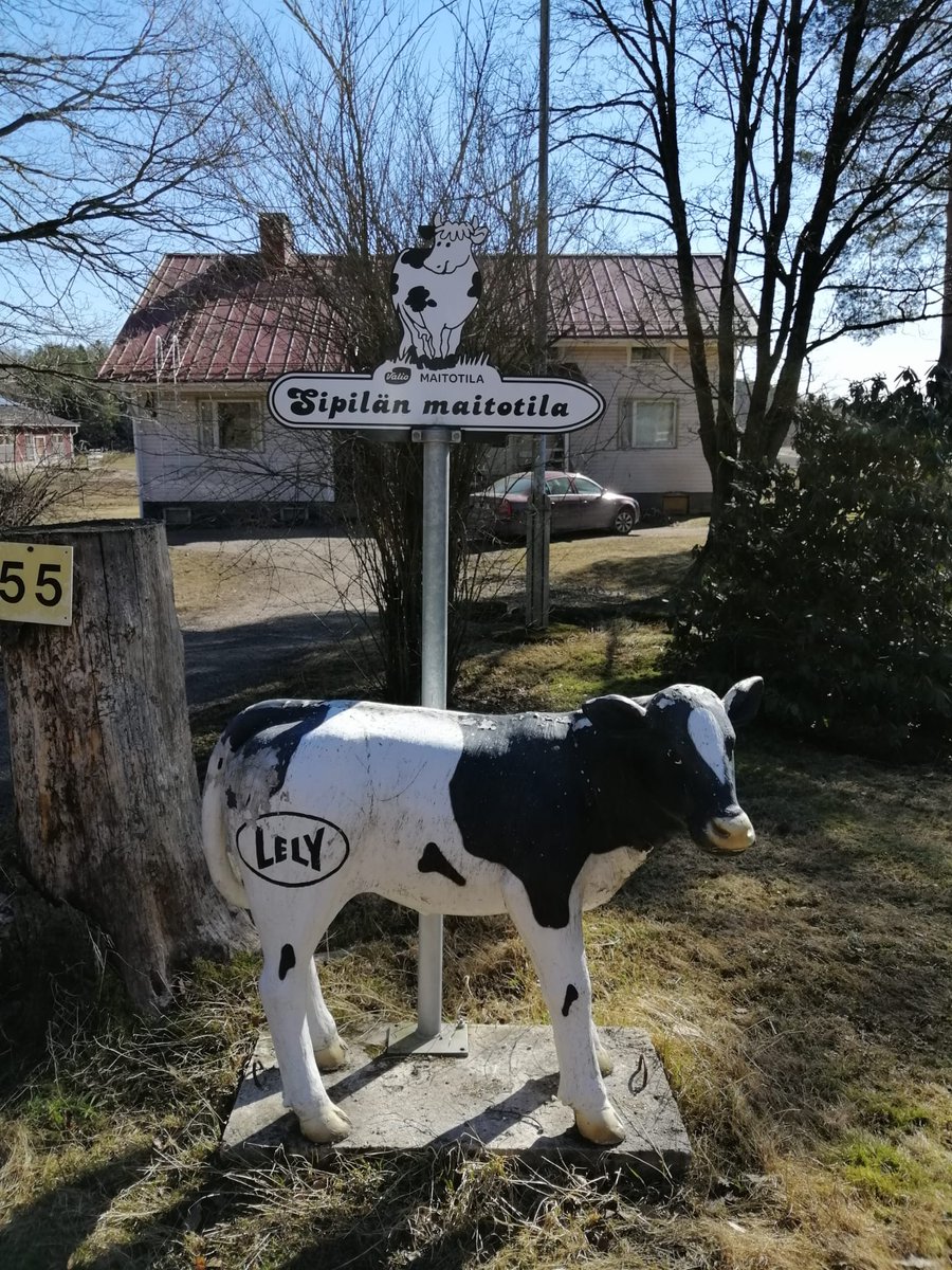 rakokiven's tweet photo. Neloset kävivät tänään maatilavierailulla. Saimme tutustua navettaan, maatilan eläimiin, maatilan koneisiin ja meille esiteltiin tilan toimintaa. Kiva ja erilainen koulupäivä. #maatilavierailu #ympäristöoppi #lahtipop #rakokivenperuskoulu #neloset https://t.co/WjhW842NND