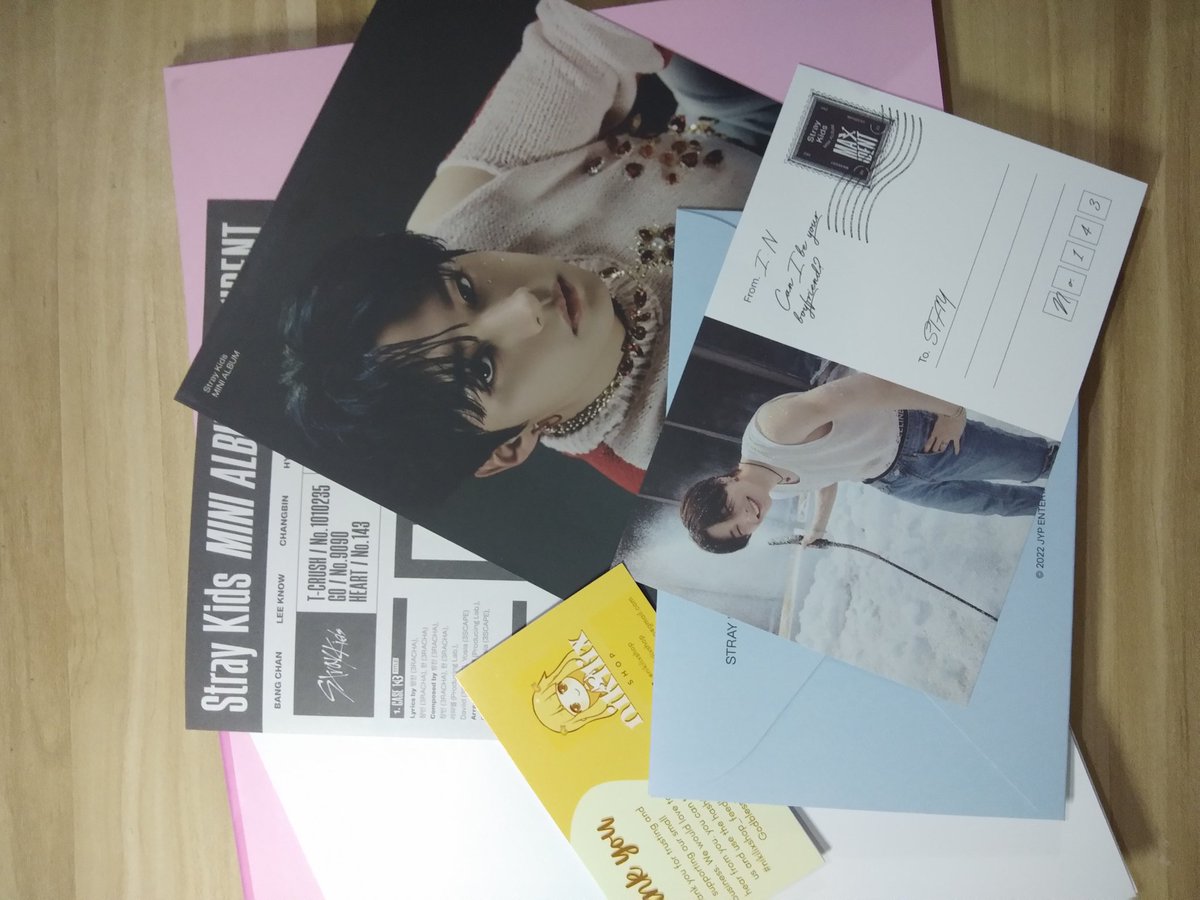 03LoveStay25's tweet photo. This came home todayy 🍀🍀💙💙 haha naliligaw si yeonjun lmao, thank you so much pooo, @nikilixshop #nikilixshop_feedback @915cart @KpopTuguegarao #KpopTu @chiecharonn #mailfromchiechie https://t.co/FTlGb8ILms