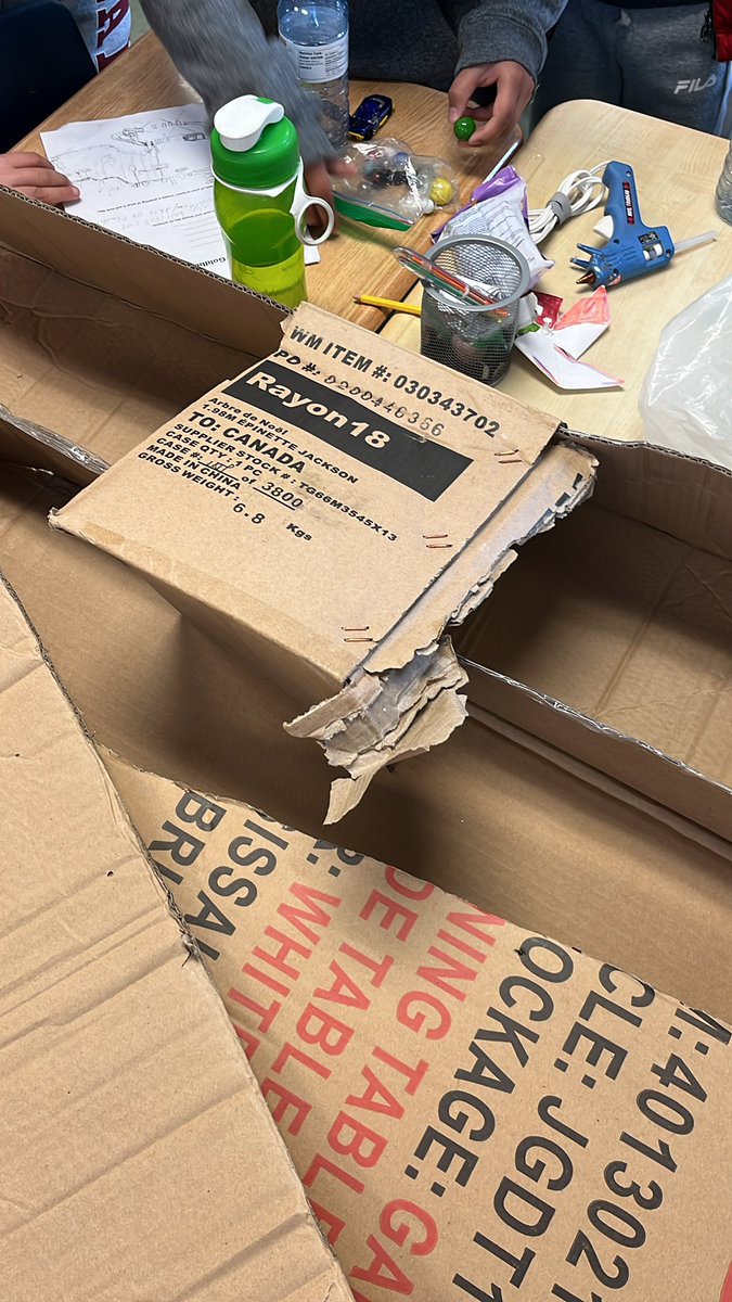 TrudeauKate's tweet photo. Science in the works!  What could be happening in 5T?? Check back for our final results!! @LambethPS1 https://t.co/a0ejr9lCzJ