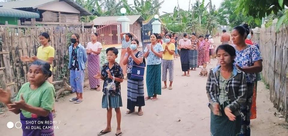 KYITHAR95368969's tweet photo. Joint protest led by local residents from #Yinmarbin &amp; #Salingyi Twps, #Sagaing Region, regularly staged a strike of 767-day to drive out the #MilitaryDictatorship on Apr19.
 
#2023Apr19Coup      
#WarCrimesOfJunta                      
#WhatsHappeningInMyanmar https://t.co/MeMQZrEIzs