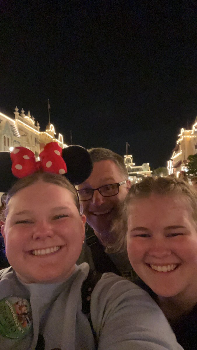 amanda_markert's tweet photo. Happy birthday to the funniest and coolest dad ever @jvmarkert ! Love you and hope you have the best day ever! https://t.co/DNzgfeS7NW