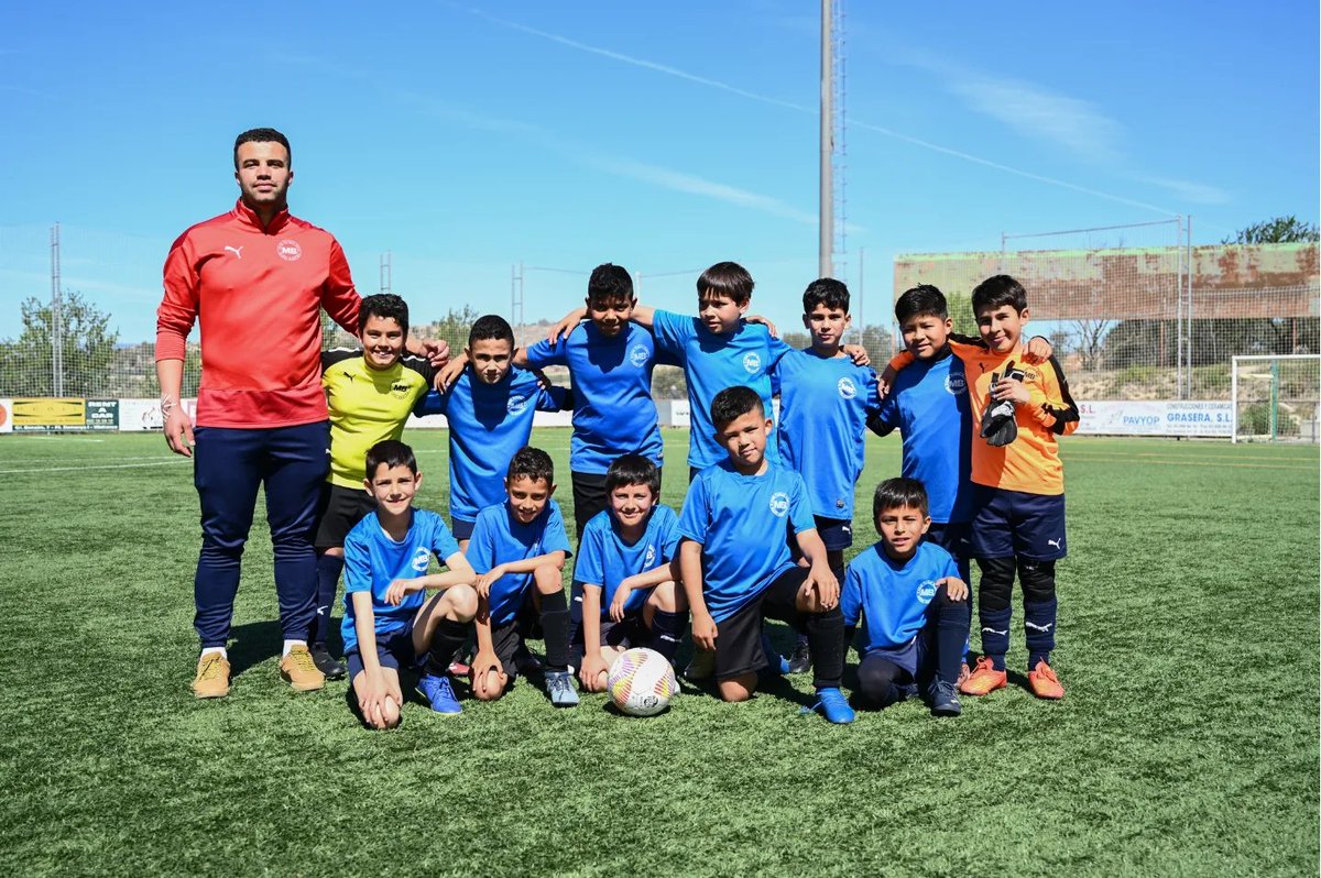 CFBMB's tweet photo. #CAMPIONS Aquest cap de setmana els nostres equips Benjamí A i Benjamí D de Vilafranca del Penedès es van proclamar campions de les seves lligues.

Enhorabona per la feina que heu fet Ferran, Marc, Redouanne i tots els jugadors i famílies! 💙🏆 https://t.co/7rcBJbTUNi