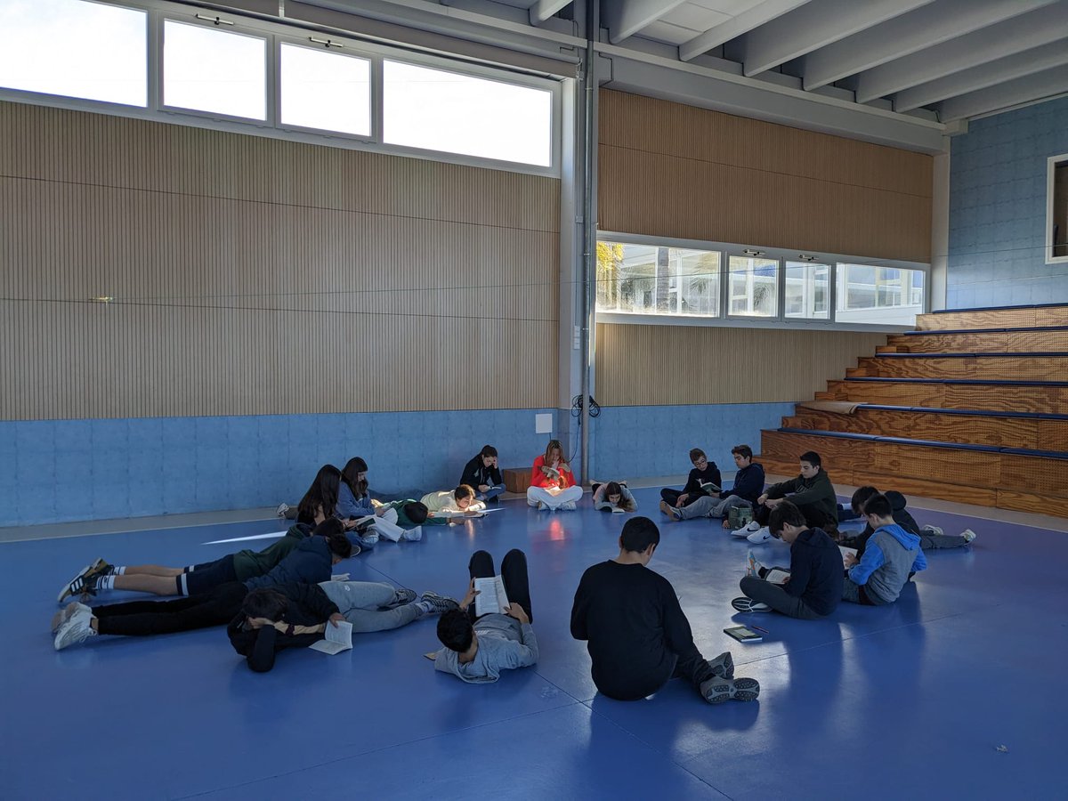 ColegiosISP's tweet photo. Los alumnos de 3ºESO tienen una sesión semanal de club lector, en la cual leen un libro de manera conjunta para después comentarlo, entablar un debate y realizar actividades sobre el mismo.

#ISPsecundaria #clublector https://t.co/DDSSp6oVKL