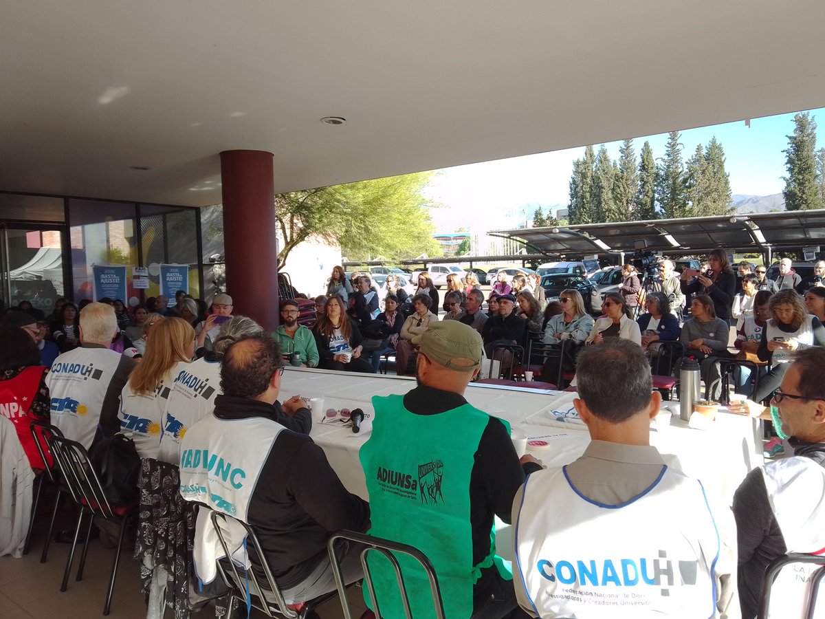 CONADUHistorica's tweet photo. El Plenario de Sec. Generales de CONADU Histórica y @fadiunc presentes en la sesión del Consejo Superior de la Uncuyo https://t.co/eUB3QnH92e