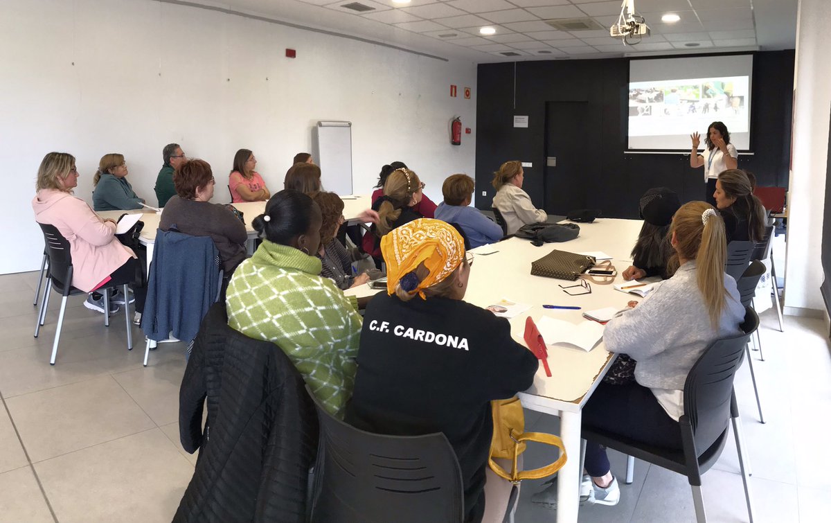 Avui  a l’ #escoladecuidar de l’EAP #Cardona i <a href="/ajtcardona/">Ajuntament de Cardona</a> ens ha parlat la nutricionista <a href="/Nailaguillen/">Naila Guillen Arcos</a> sobre com adaptar la nutrició a les persones grans <a href="/elena_laste/">Elena Laste Cazorla</a>  #TSSanitari <a href="/icscatcentral/">ICS Catalunya Central</a> <a href="/icscat/">ICS. Generalitat</a>