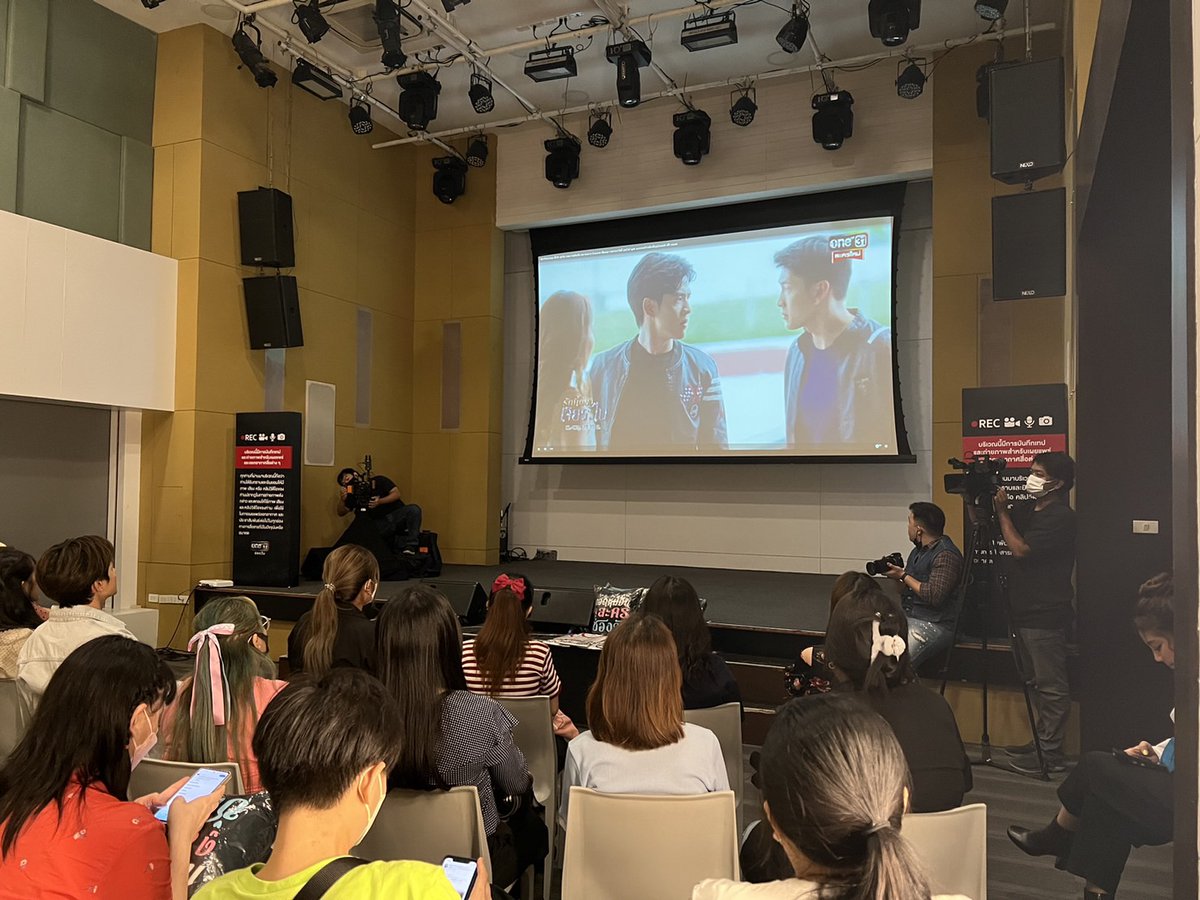 onehdthailand's tweet photo. มีใครกำลังดูอยู่เหมือนกันมั้ยคะ #รักนี้ต้องเจียระไนLIVE #รักนี้ต้องเจียระไนEp1 https://t.co/uv0HJKC8CK
