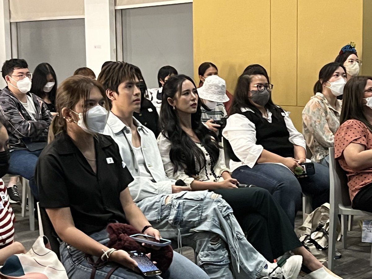 onehdthailand's tweet photo. มีใครกำลังดูอยู่เหมือนกันมั้ยคะ #รักนี้ต้องเจียระไนLIVE #รักนี้ต้องเจียระไนEp1 https://t.co/uv0HJKC8CK