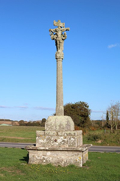 MonumentumFr's tweet photo. Calvaire de la route de Pont-Croix à #Plovan (#Finistère) Construction XVIe siècle. Calvaire (cad. ZD 104) : inscription par arrêté du 22 juin 1942.
Suite 👉 https://t.co/DMW1tRePko
#Patrimoine #MonumentHistorique https://t.co/2wWKnA3I6e