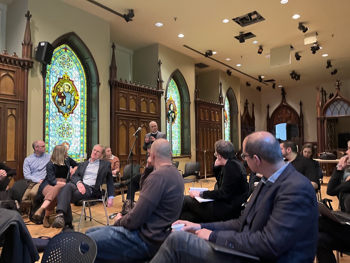 AlainGGagnon's tweet photo. PrĂ©sentation des collĂšgues au colloque du #capcf âŠ@ActualitesUQAMâ© portant sur le fĂ©dĂ©ralisme, les politiques de redistribution et les enjeux dâinĂ©galitĂ© âŠ@cescamatâ© âŠ@Olijacques89â© âŠ@AlainNoelMtlâ© âŠ@IIGR_QueensUâ© âŠ@ForumFedâ© âŠ@CSNRECâ© https://t.co/gTLJBBPbOJ