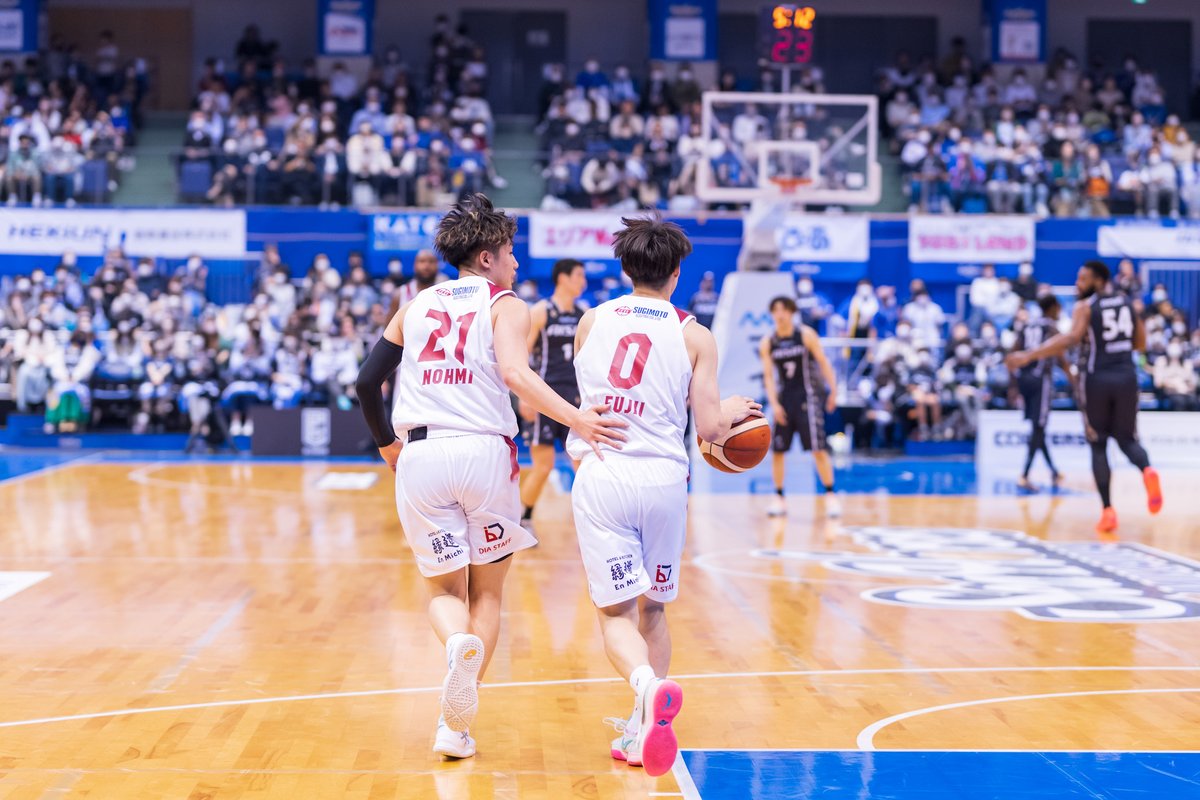 asamin_sport's tweet photo. Let’s go,together.
#川崎ブレイブサンダース
#藤井祐眞
#UNCHAIN
#納見悠仁
#INFINITY_SCALE
#FULLTHROTTLE
#BE_BRAVE https://t.co/ZdnykG5irO